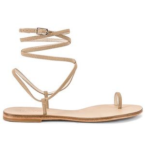 Dali Sandal